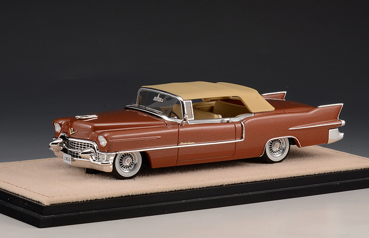 STM55006 A1955 Cadillac Eldorado Biarritz Closed top.jpg