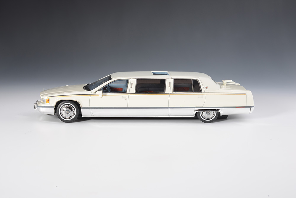 1994 Cadillac Fleetwood Limousine White B.jpg