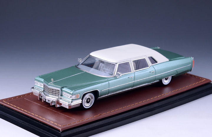 GLM123602 Cadillac Series 75 Fleetwood 1976  Light Green A.jpg