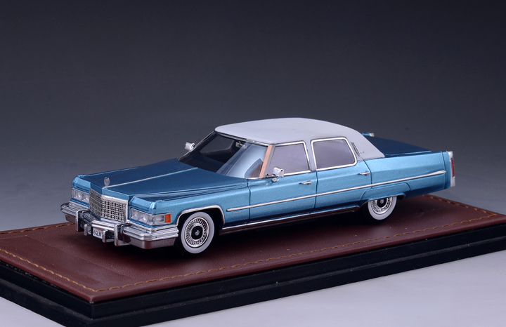 GLM124701 Cadillac Fleetwood Brougham 1976 Blue Metallic  A.jpg