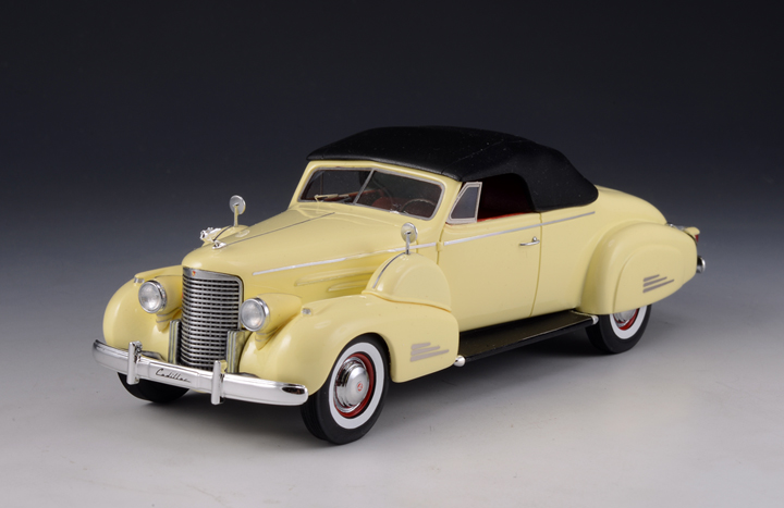 GLM43101602 Cadillac V16 Convertible Closed Roof 1938 Cream A.jpg