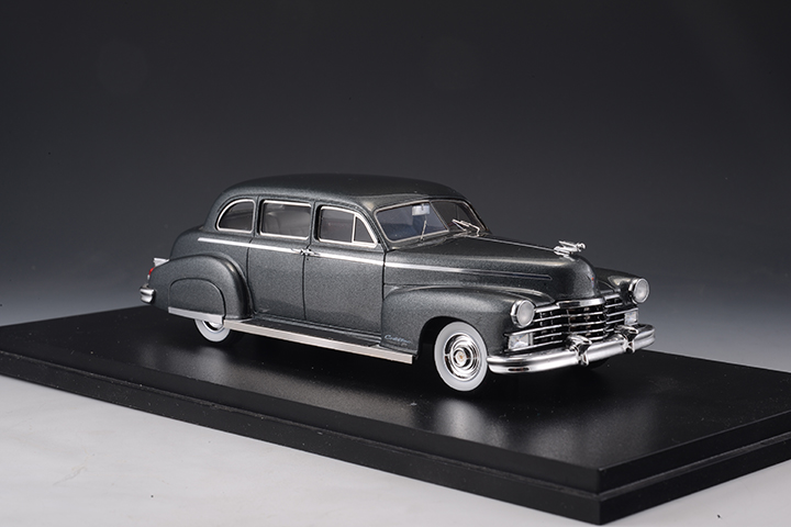 1947 Cadillac 75 Limousine Grey met e.jpg