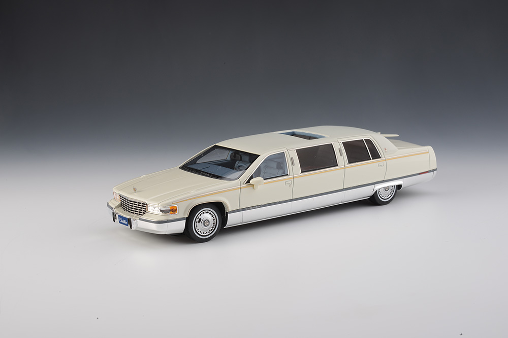 1/43 1994 Cadillac Fleetwood Limousine White
