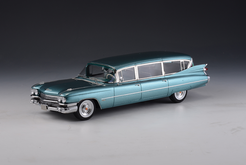 1/43 1959 Cadillac Superior Station Wagon Blue