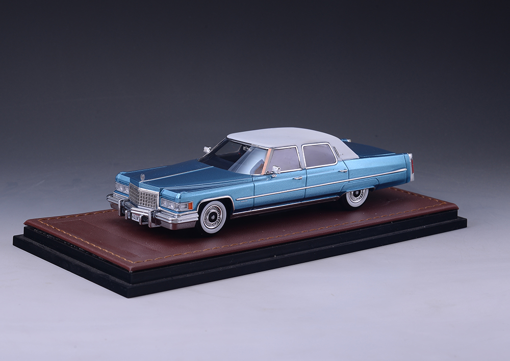 1/43 1976 Cadillac Fleetwood Brougham Crystal Blue