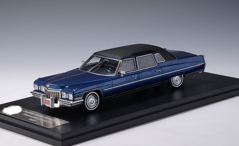 1/43 Cadillac Series 75 Limousine 1972 Blue Met Black