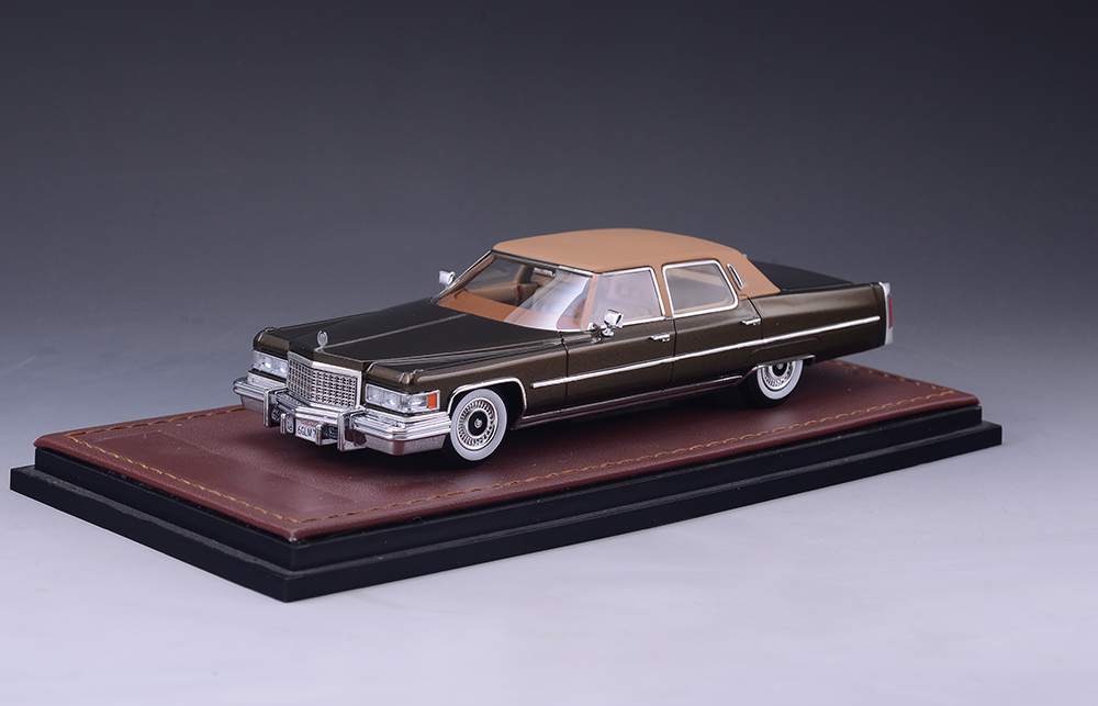 1/43 1976 Cadillac Fleetwood Brougham Brown 
