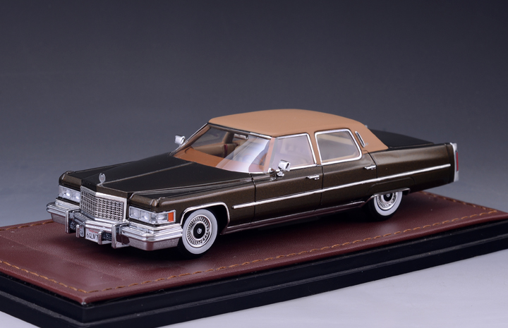 1/43 Cadillac Fleetwood Brougham 1976 Braun Metallic