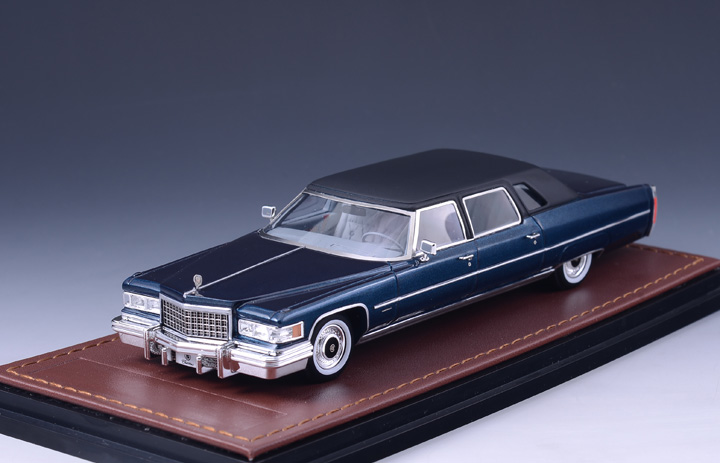 1/43 Cadillac Series 75 Fleetwood 1976 Dark Blue