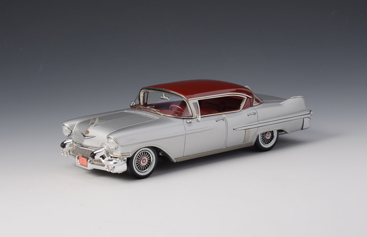 1/43 Cadillac Fleetwood 62 Sedan 1957 Silver Red